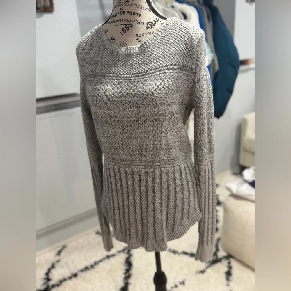 Athleta Merino Wool Blend Cable Knit Sweater Size Small - Picture 4 of 11